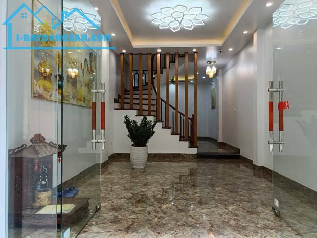 Nhà Ngọc Lâm – 40m², 5 tầng, full nội thất – Ô tô tránh, ngõ thông kinh doanh! 🏡 12,86tỷ