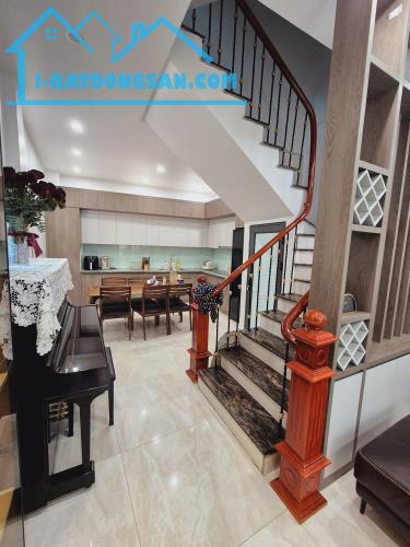 Bán nhà Ngọc Trục 37/40m 3 tầng 3 ngủ dân xây, ô tô tránh 10m giá 6.4 tỷ Nam Từ Liêm