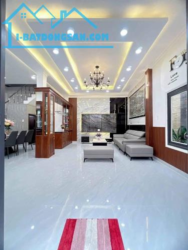 Nhà đẹp liền kề Quận 7, 3 lầu, chỉ 5.3 tỷ