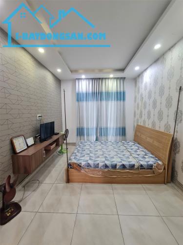 Nhà cho thuê quận 9, KDC cao cấp, DTSD 155m2, full nội thất, 3 tầng, 3 PN, giá 14tr có TL - 2