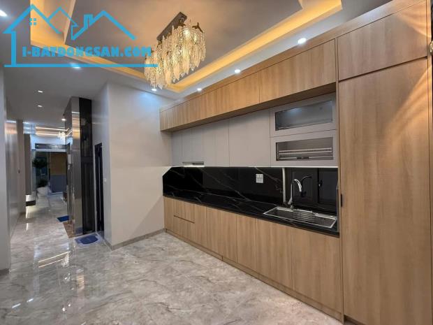 BÁN NHÀ :TÂY SƠN -ĐỐNG ĐA.              + DT:51M2 X 6T X 3.4M.MT.