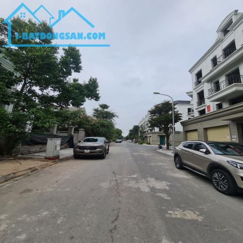 Đáo hạn vốn kinh doanh nên BÁN GẤP căn biệt thự đơn lập tại Đa Tốn, Gia Lâm. 200m2. Lh