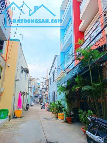👉4 TỶ XÍU - CẠNH NGUYỄN SƠN, VĂN CAO - 40M2, 4 TẦNG - HẺM 5M XE HƠI THÔNG TỨ TUNG - 4