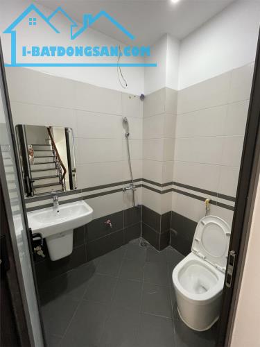 Bán nhà 3P 4WC ngõ 10 Võng Thị 35m2 4T MT 3.5m nhỉnh 5tỷ Tây Hồ