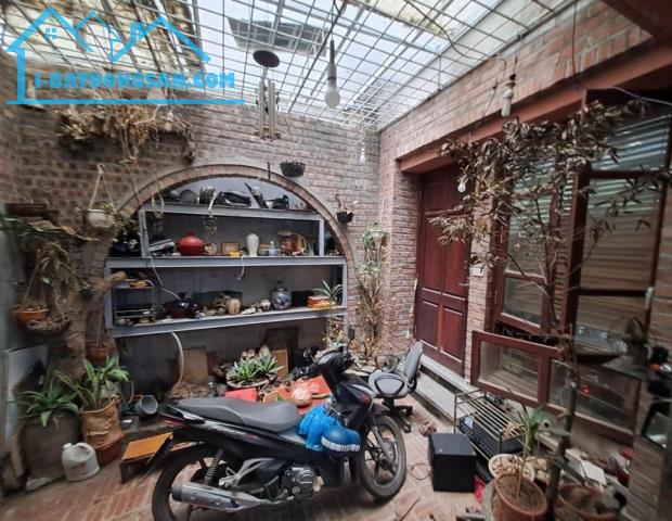 Bán nhà NGỌC LÂM 7 tỉ Ô TÔ đỗ cửa, sân đậu xe, gần ngã tư HỒNG TIẾN - 1