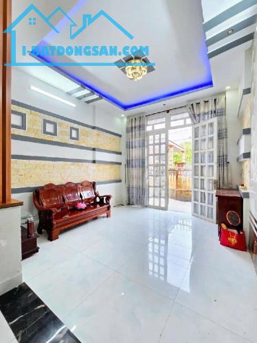 Liền kề Q7 Nhà đẹp 4 tầng nội thất xịn 4.2x14m 39 Dương Cát Lợi Thị Trấn Nhà Bè chỉ 5.25tỷ