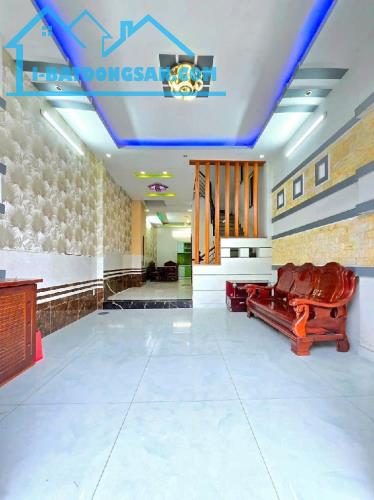 Liền kề Q7 Nhà đẹp 4 tầng nội thất xịn 4.2x14m 39 Dương Cát Lợi Thị Trấn Nhà Bè chỉ 5.25tỷ - 1