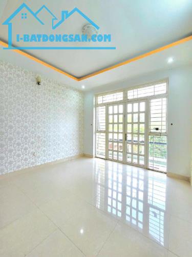 Liền kề Q7 Nhà đẹp 4 tầng nội thất xịn 4.2x14m 39 Dương Cát Lợi Thị Trấn Nhà Bè chỉ 5.25tỷ - 4