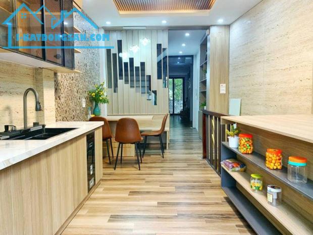 CC Cần Bán Căn 52m2 5 Tầng Nguyễn Văn Cừ 2 Thoáng, Ô Tô Đỗ Cửa Giá Đẹp 10.x Tỷ - 3