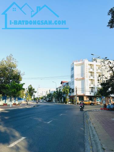 Sang 2 lô liền kề đường Phạm Hùng-Phan Thiết