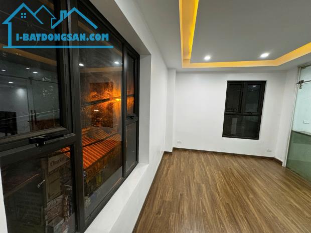 Bán nhà Mặt ngõ Dịch Vọng, 45m2 5 tầng MT 5m, ngõ Ô tô thông, Lô góc, Kinh doanh 12,x tỷ