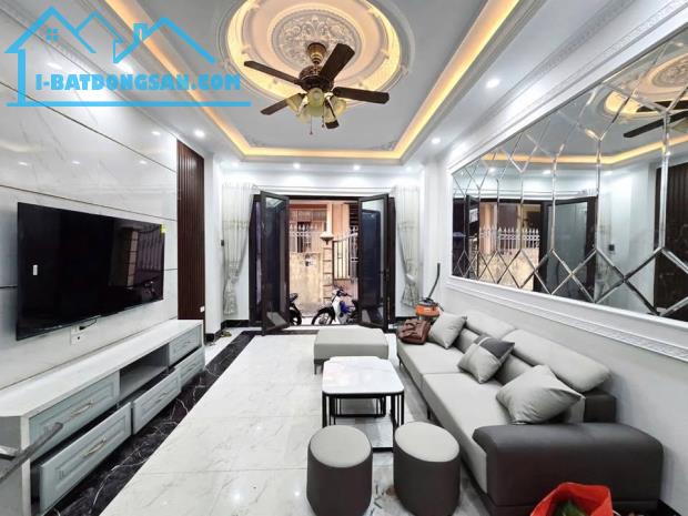 CHỦ CẦN BÁN GẤP Nhà ĐẶNG TIẾN ĐÔNG 5T, 44m2, MT 3,3m, 10.5 Tỷ. LH: 0962 630 109 - 2
