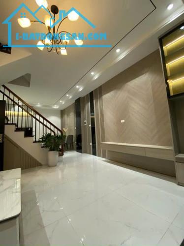 CHỦ CẦN BÁN GẤP Nhà ĐẶNG TIẾN ĐÔNG 5T, 44m2, MT 3,3m, 10.5 Tỷ. LH: 0962 630 109 - 3