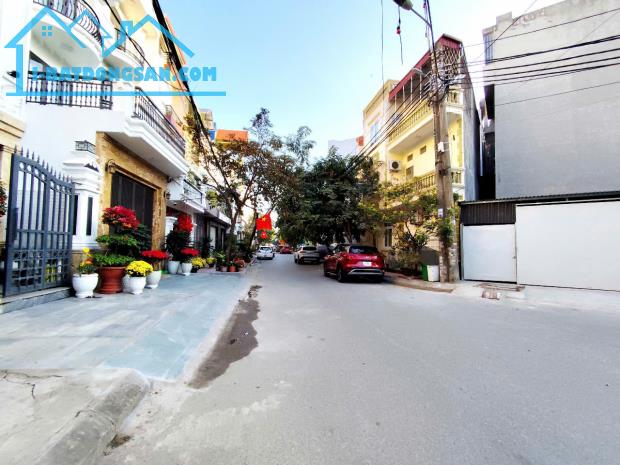Bán đất phân lô 193 Văn Cao ngay vườn hoa chéo, 90m, đường 12m, Giá 58 tr/m - 1