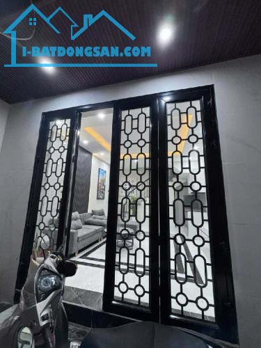 NHỈNH 8 TỶ - 10M RA PHỐ ĐỘI CẤN- Ở NGAY-NGÕ THẲNG TẮP