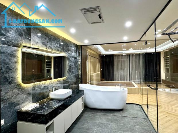 BÁN NHÀ 8 TẦNG, 100M2, NGỌC LÂM - LONG BIÊN - HÀ NỘI, GIÁ 35.7 TỶ - VỊ TRÍ VÀNG, KINH - 4
