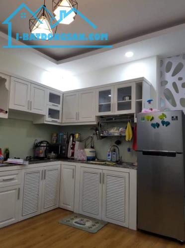 Cho thuê căn hộ 8X Đầm Sen 45m2, 1 phòng ngủ, giá 6tr5, ở liền