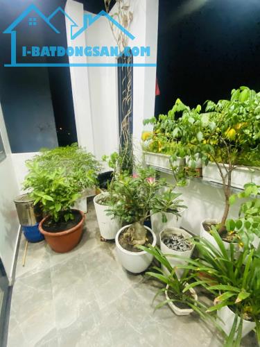 Bán nhà 3 tầng còn mới hẻm oto thông, 50m2 – Giá 5,65 Tỷ tl. - 1
