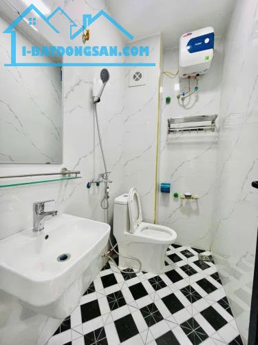 **Tuyệt phẩm nhà 6 tầng, 9PN, 10WC - Kim Ngưu, Hai Bà Trưng - 12.9 tỷ**

**Hoặc:**

**Nhà - 3