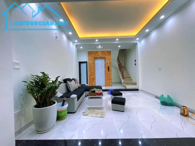 Bán nhà 40m2 thang máy 6 tầng Phố An Dương Vương ngõ thông