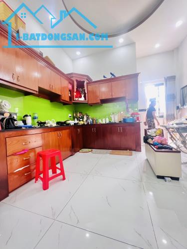 Chia gia tài, bán gấp nhà hẻm xe hơi, mới, đẹp, nội thất xịn sò, Bình Tân gần Aeon 4. X tỷ - 2