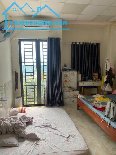Hàng Thơm nhà Nguyễn Hữu Tiến Tân Phú hẻm xe hơi tới nhà 54m2 , 2 Tầng Nhỉnh 4 tỷ
