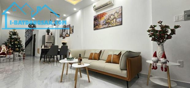 Bán nhà Nguyễn Cư Trinh, Quận 1 DT 34m2 2 tầng  nhỉnh 3tỷ - 3