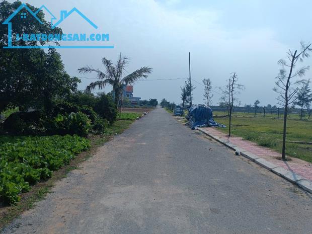 CHÍNH CHỦ CẦN BÁN! mảnh 100m2 vỉa hè rộng view bãi tắm sẵn sổ đỏ giá 12tr/m - 2