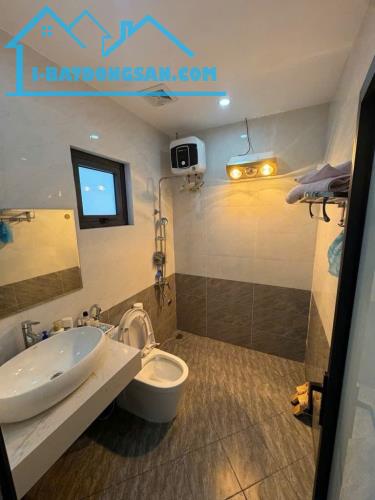 BÁN NHÀ NGỌC LÂM 40M2* 5 TẦNG* 7.9 TỶ, LÔ GÓC, Ô TÔ ĐỖ CỬA. - 2