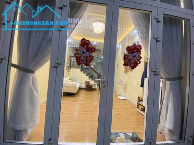 ♣ Nhà Kiệt thẳng ra MT Hoàng Diệu Chợ Mới, 93m2, 2 tầng, 3.x tỷ - 4