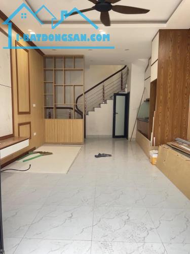 Bán nhà Phúc Lợi 32m 5tầng Mặt Tiền 3,92m Giá 5,25tỷ