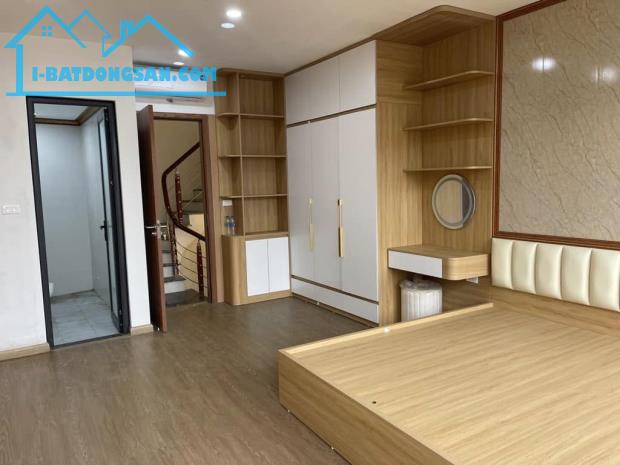 Bán nhà Phúc Lợi 32m 5tầng Mặt Tiền 3,92m Giá 5,25tỷ - 2