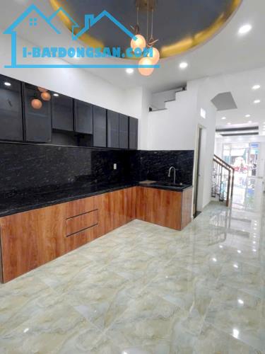 Mặt tiền 2 lầu/ST Âu Dương Lân P2Q8, giá 14.5 tỷ - 2