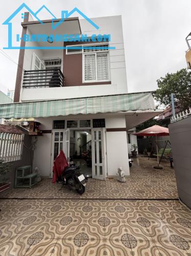 ♣ Nhà sát Phạm Cự Lượng, 192m2, ngang 9m, 2 tầng còn mới, sân rộng, 6.x tỷ