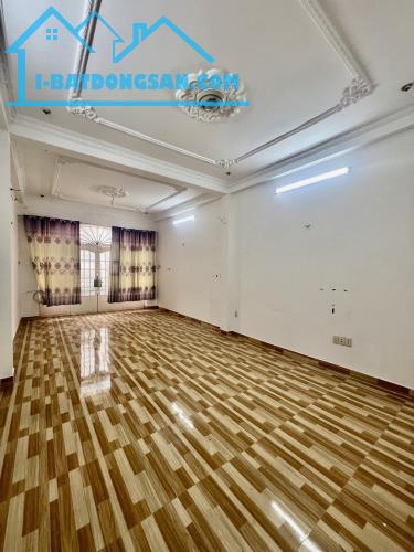Bán nhà 68m2, đường Nguyễn Quý Yêm, Bình Tân, HXH, 4 tầng, 5 PN, nhỉnh 5 tỷ còn TL.