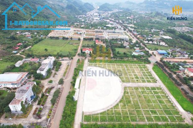 Cần bán gấp căn ngoại giao cạnh quảng trường mộc châu đường quốc lộ 6