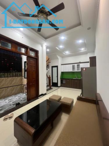 cần tiền bán gấp nhà mới Nguyễn Văn Cừ, Long Biên, Dt:35m2, giá: 6 tỷ ( có thương lượng) - 2