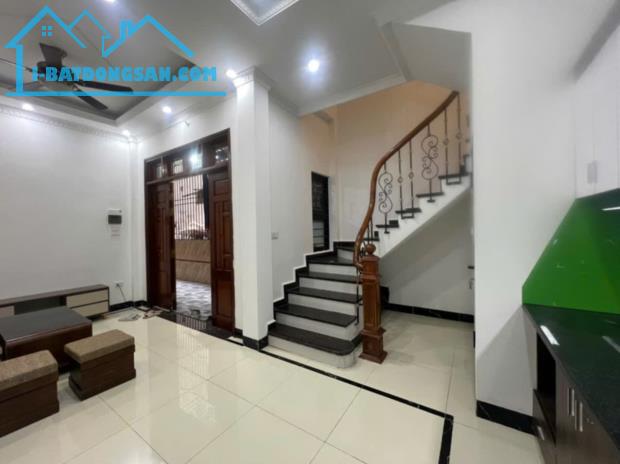 cần tiền bán gấp nhà mới Nguyễn Văn Cừ, Long Biên, Dt:35m2, giá: 6 tỷ ( có thương lượng) - 1