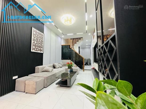 Nhà Kim Giang diện tích 42m2 x 5tầng, cực đẹp, mới, giá chỉ 5.68 tỷ, ngõ 4m - 3
