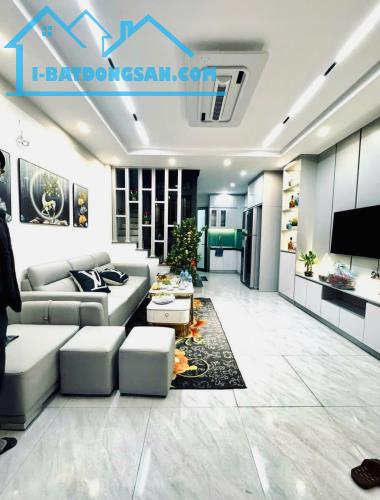 Giảm sốc  600tr bán nhanh nhà Ngọc Lâm DT 38m chỉ 6.2 tỷ một nhà ra mặt phố.