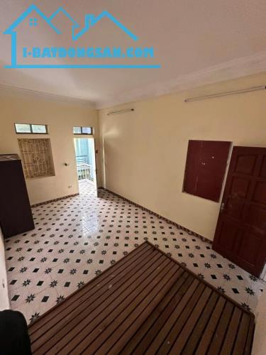 Cho thuê nhà riêng ở Trần Đại Nghĩa, Hai Bà Trưng 50m x 3T giá 11 triệu, gần ĐH KTQD - 1