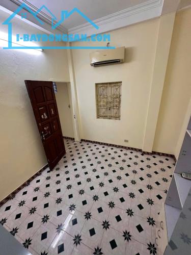 Cho thuê nhà riêng ở Trần Đại Nghĩa, Hai Bà Trưng 50m x 3T giá 11 triệu, gần ĐH KTQD - 2