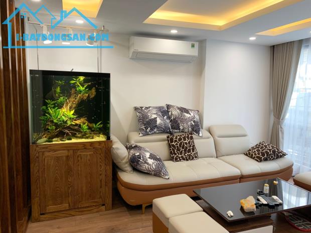 TT HAI BÀ TRƯNG: NHÀ ĐẸP Ở NGAY - SÁT PHỐ, OTO 7 CHỖ VÀO NHÀ - VỪA Ở VỪA KINH DOANH. CHỈ - 3