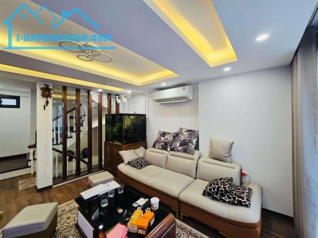 TT HAI BÀ TRƯNG: NHÀ ĐẸP Ở NGAY - SÁT PHỐ, OTO 7 CHỖ VÀO NHÀ - VỪA Ở VỪA KINH DOANH. CHỈ - 1