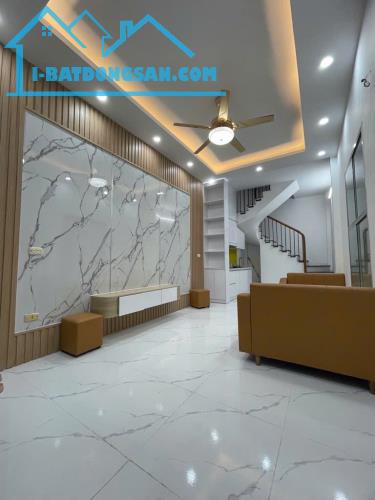 Lì xì 300tr - Hoàng Văn Thái - an ninh tốt - ô tô 50m - giá siêu đẹp 5,8 tỷ
