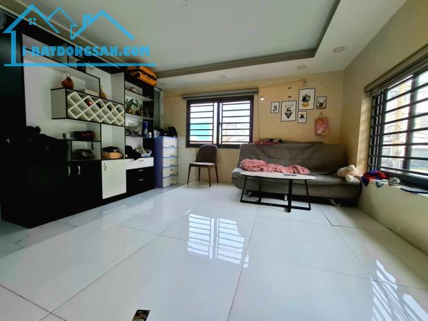 Bán Nhà Hẻm 6M - Trịnh Đình Trọng - Tân Phú Sát Tân Bình- 60M2 - 5 Tầng Chỉ 8.x T Ỷ - 4