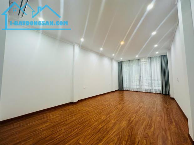 NHÀ DÂN XÂY 3 TẦNG - ÔTÔ 2,5 TẤN ĐI QUA ,VÀO NHÀ - 100m RA ĐƯỜNG 40m VÀ BIỆT THỰ CIPUTRA- - 1