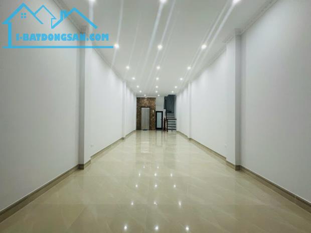 NHÀ DÂN XÂY 3 TẦNG - ÔTÔ 2,5 TẤN ĐI QUA ,VÀO NHÀ - 100m RA ĐƯỜNG 40m VÀ BIỆT THỰ CIPUTRA- - 2