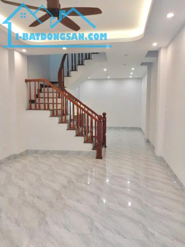 Bán gấp nhà 4Tầng 50m Sát UBND xã Ngọc Hồi CĂN GÓC 20m Ra Mặt Phố chỉ 5.8 tỷ - 1