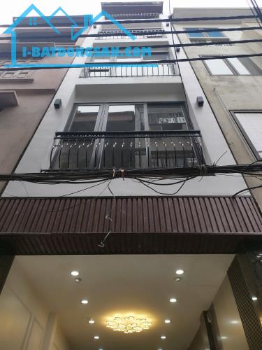 Duy nhất 1 căn 42m*5 tầng thang máy, full nội thất đẹp lung linh ôtô 7 chỗ đỗ cửa.